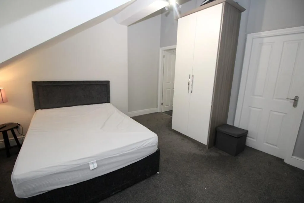 8 bedroom house share for rent