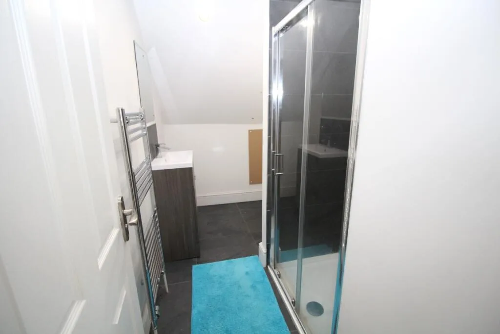 8 bedroom house share for rent