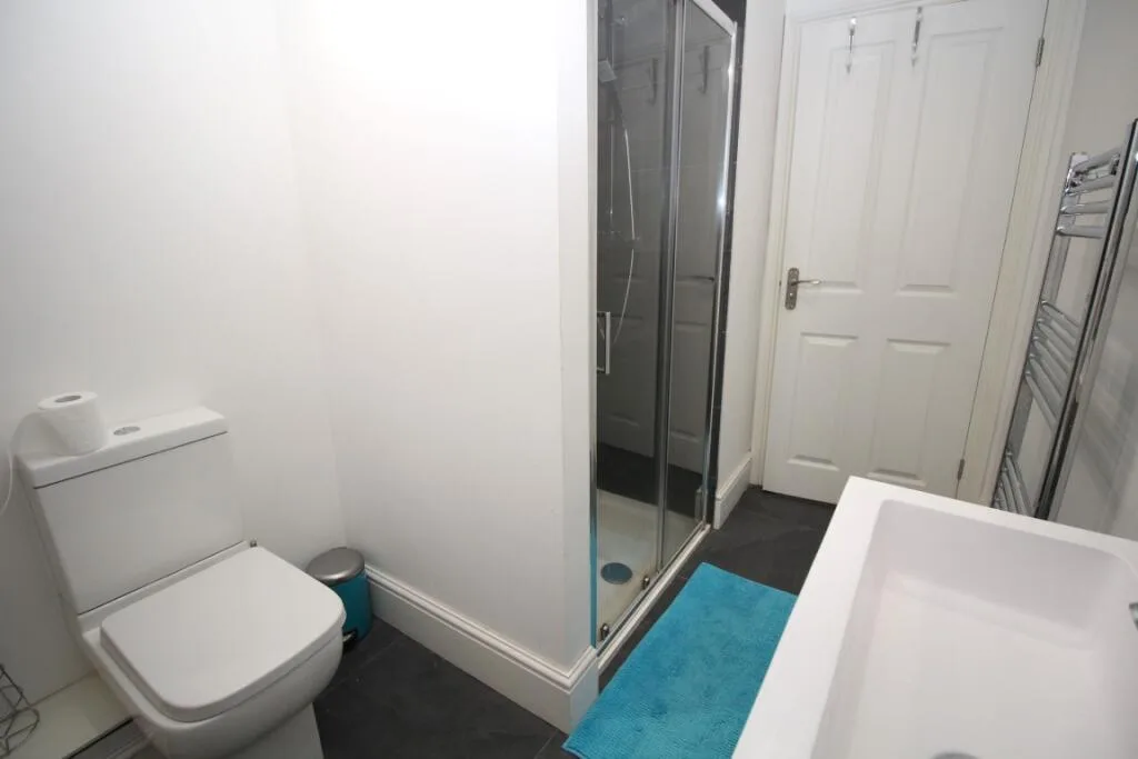 8 bedroom house share for rent