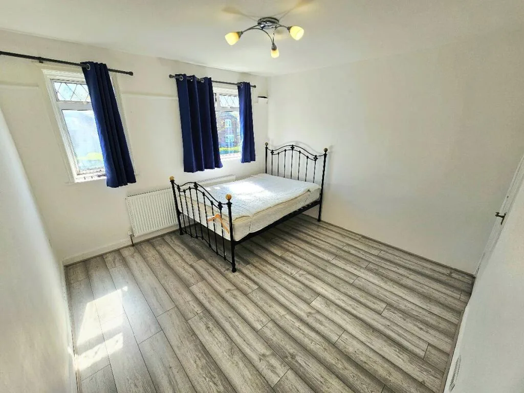 3 bedroom semi-detached house for rent