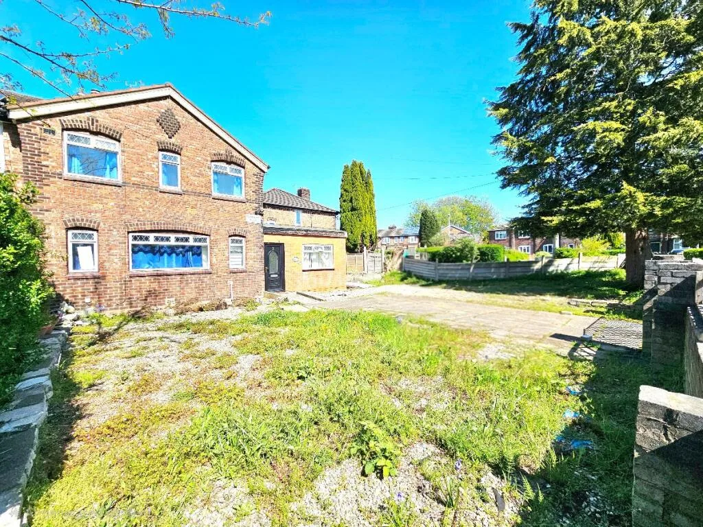 3 bedroom semi-detached house for rent