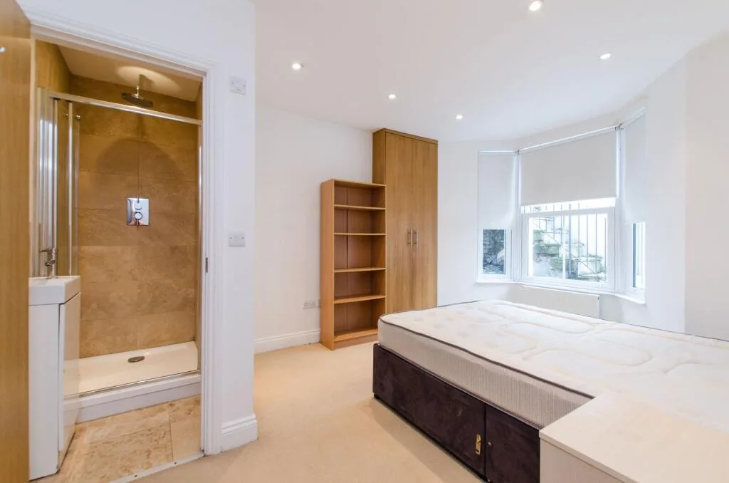 4 bedroom flat for rent