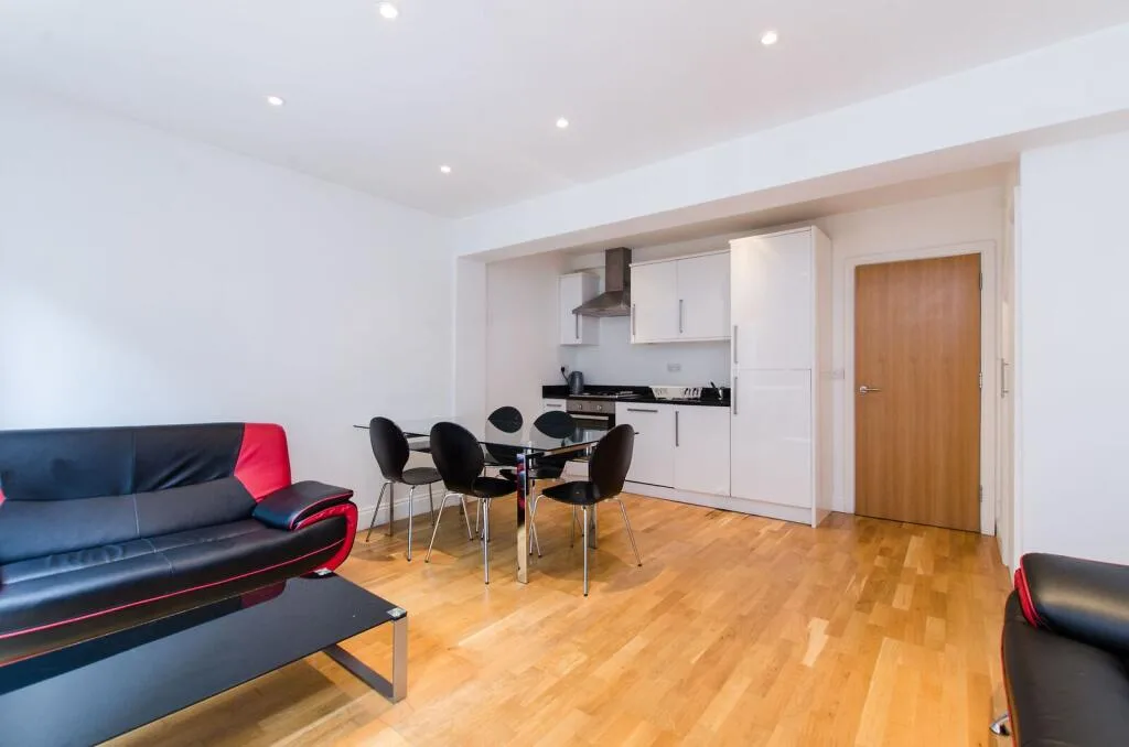 4 bedroom flat for rent