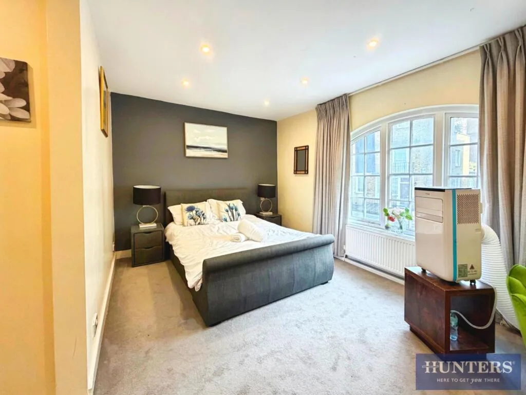 5 bedroom terraced house for rent