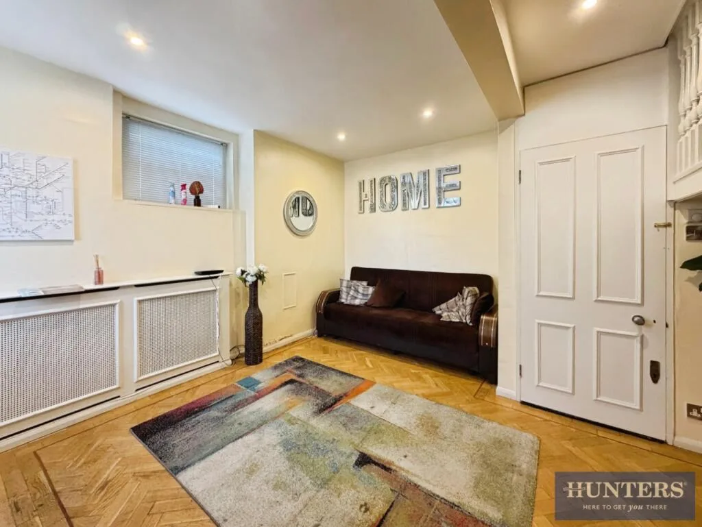 5 bedroom terraced house for rent