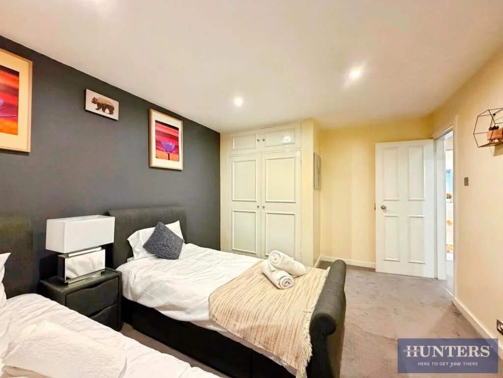 5 bedroom terraced house for rent