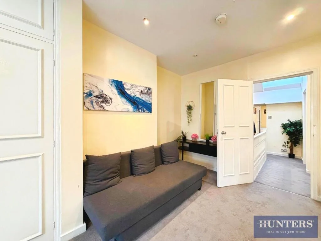 5 bedroom terraced house for rent