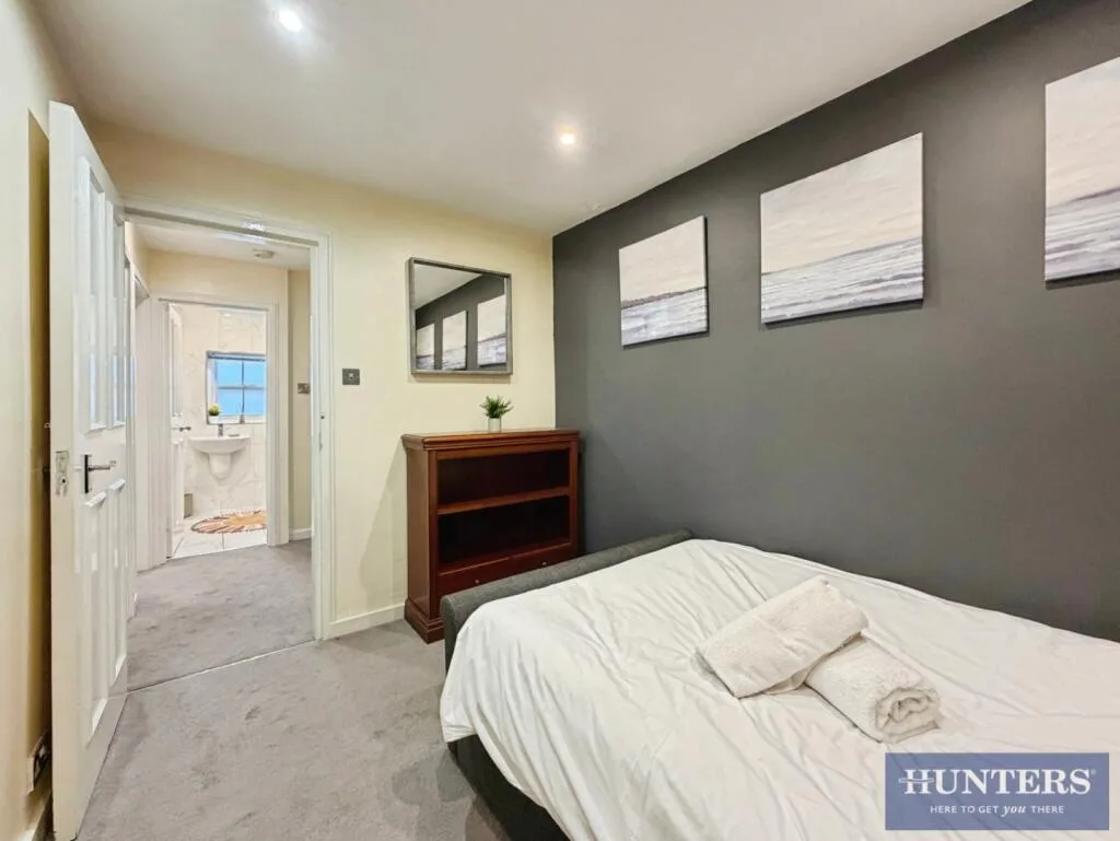 5 bedroom terraced house for rent