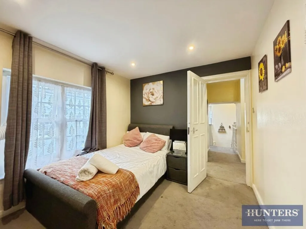 5 bedroom terraced house for rent