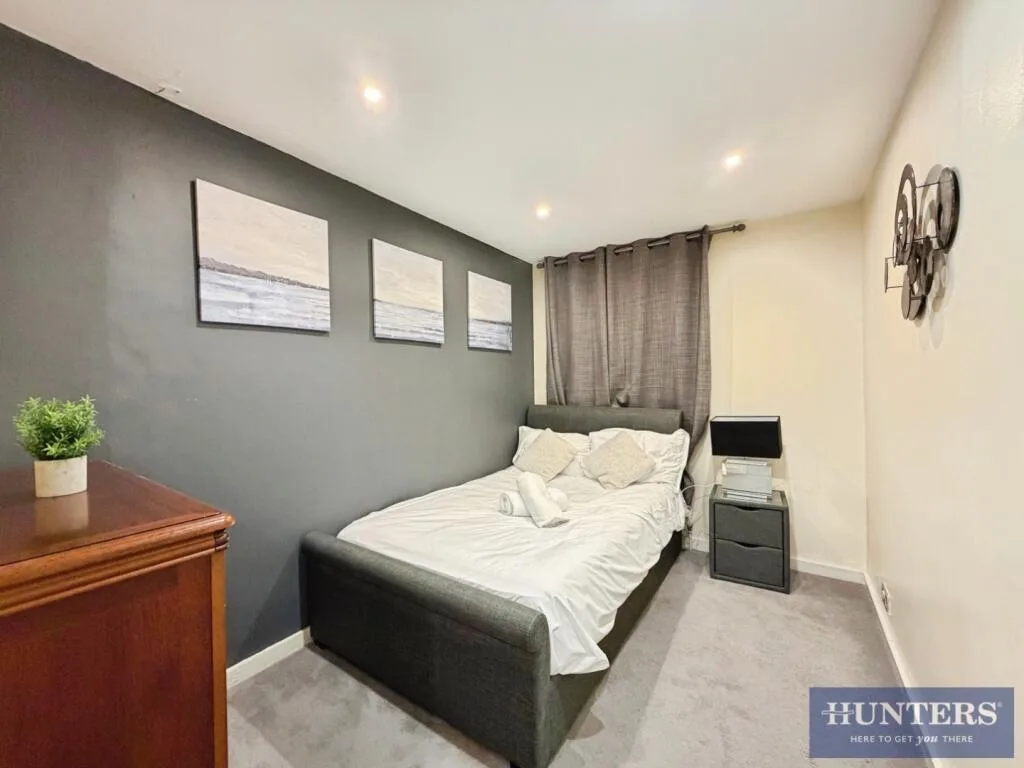 5 bedroom terraced house for rent