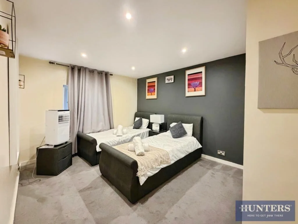 5 bedroom terraced house for rent