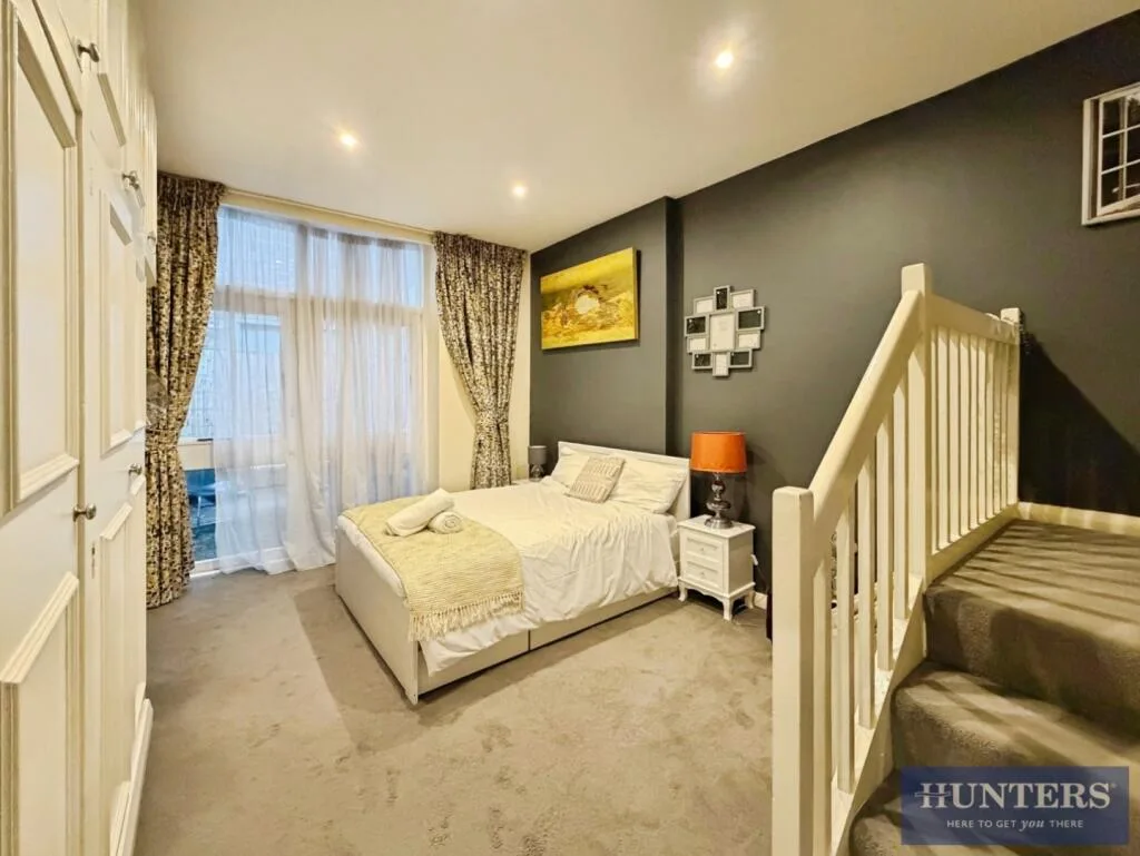 5 bedroom terraced house for rent