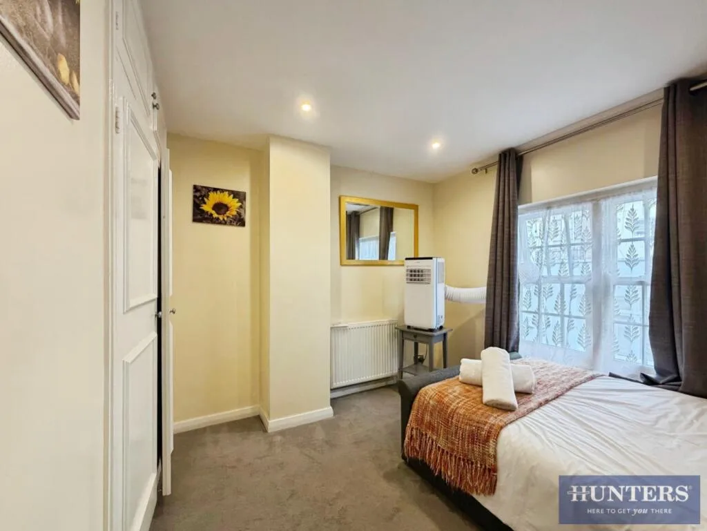 5 bedroom terraced house for rent