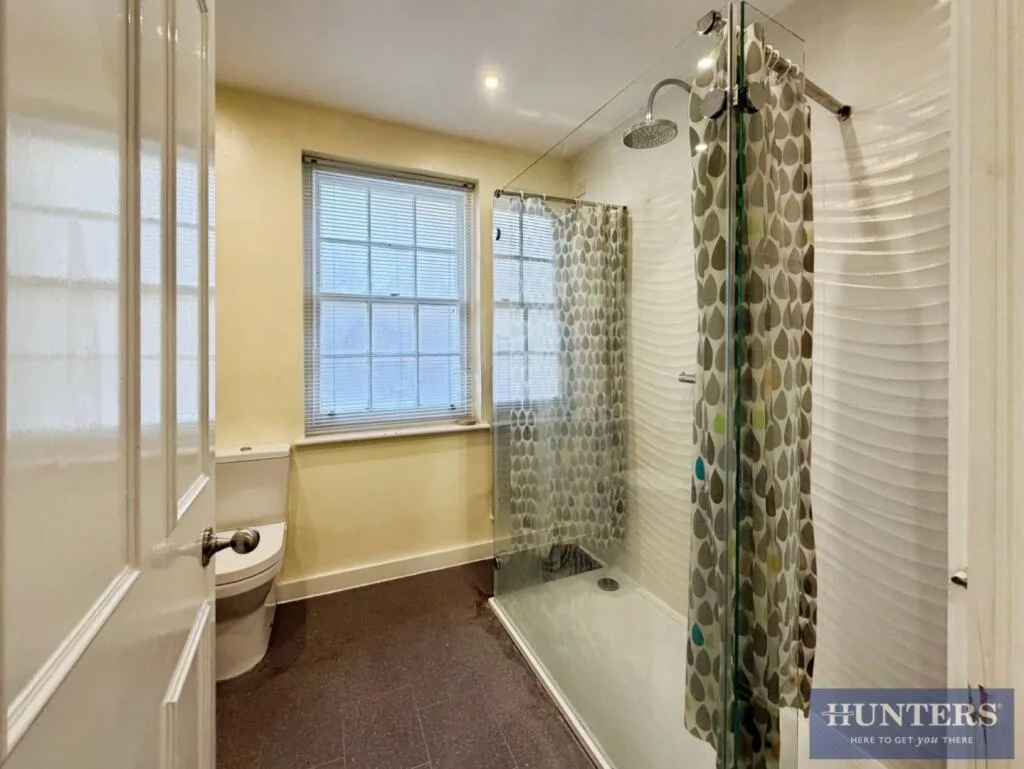 5 bedroom terraced house for rent