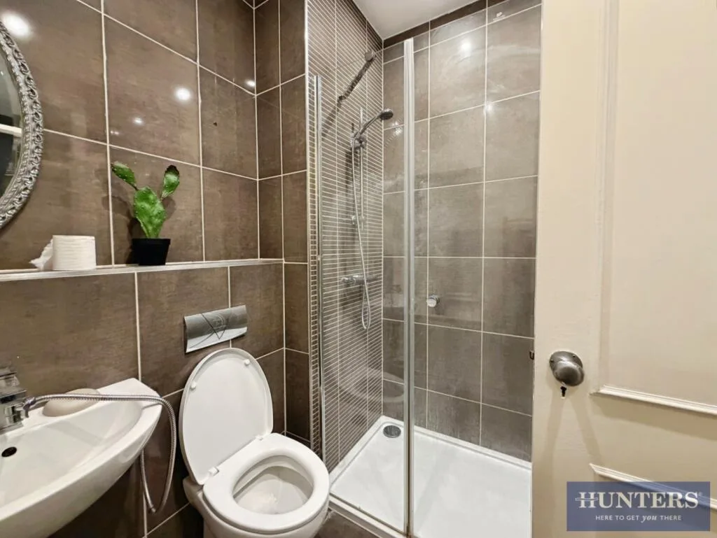 5 bedroom terraced house for rent