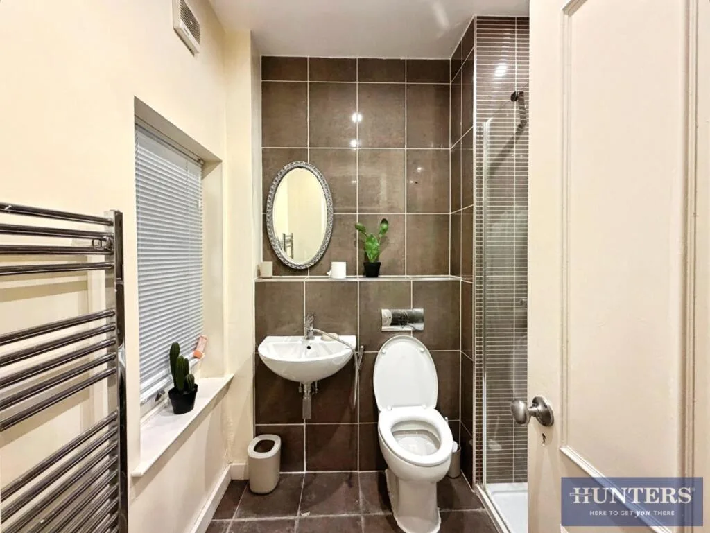 5 bedroom terraced house for rent