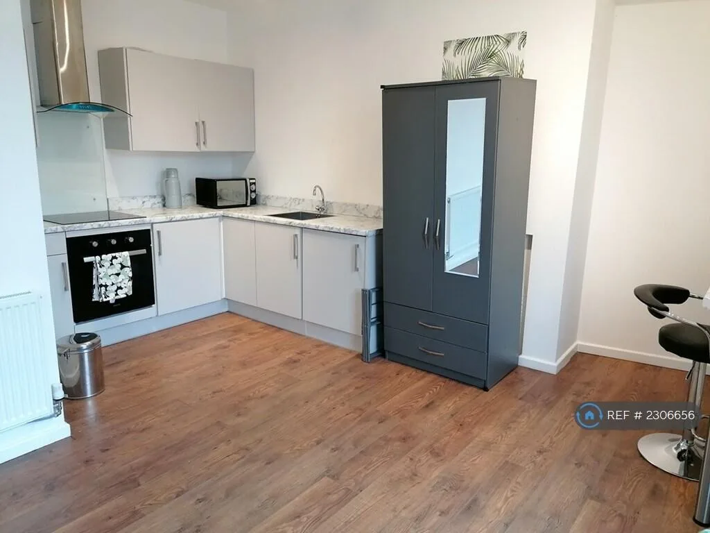 Studio flat for rent