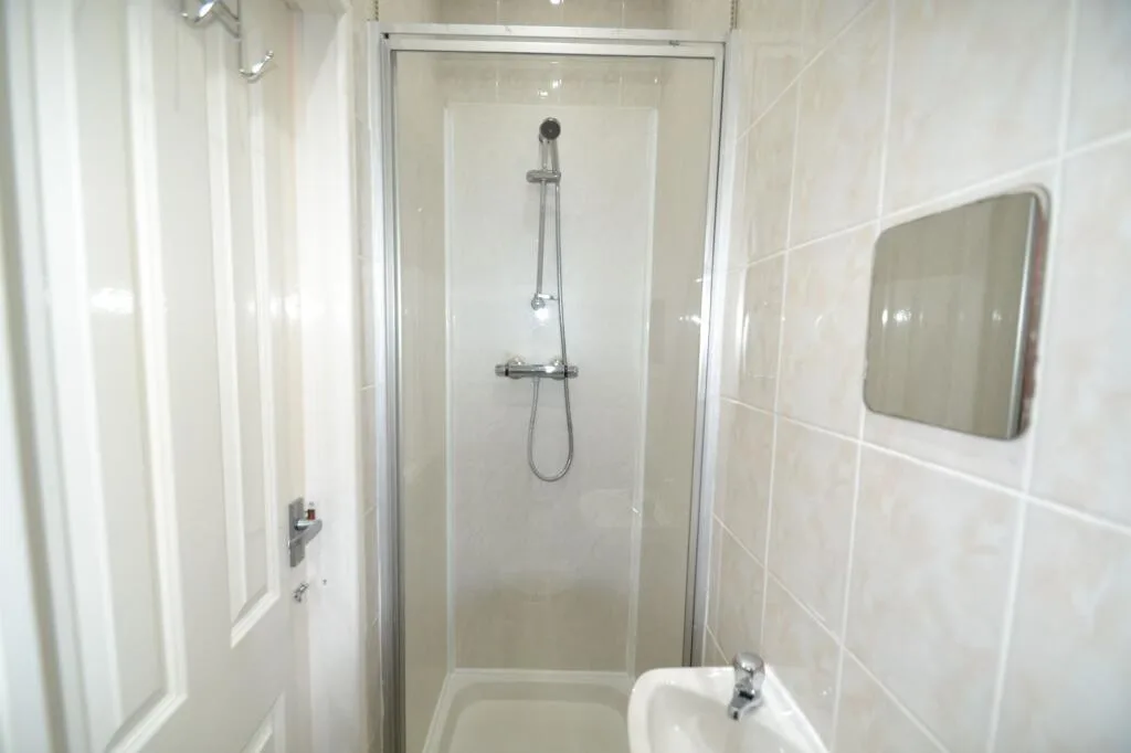 1 bedroom house share for rent