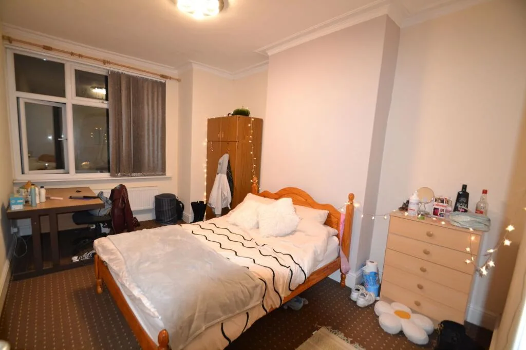 1 bedroom house share for rent