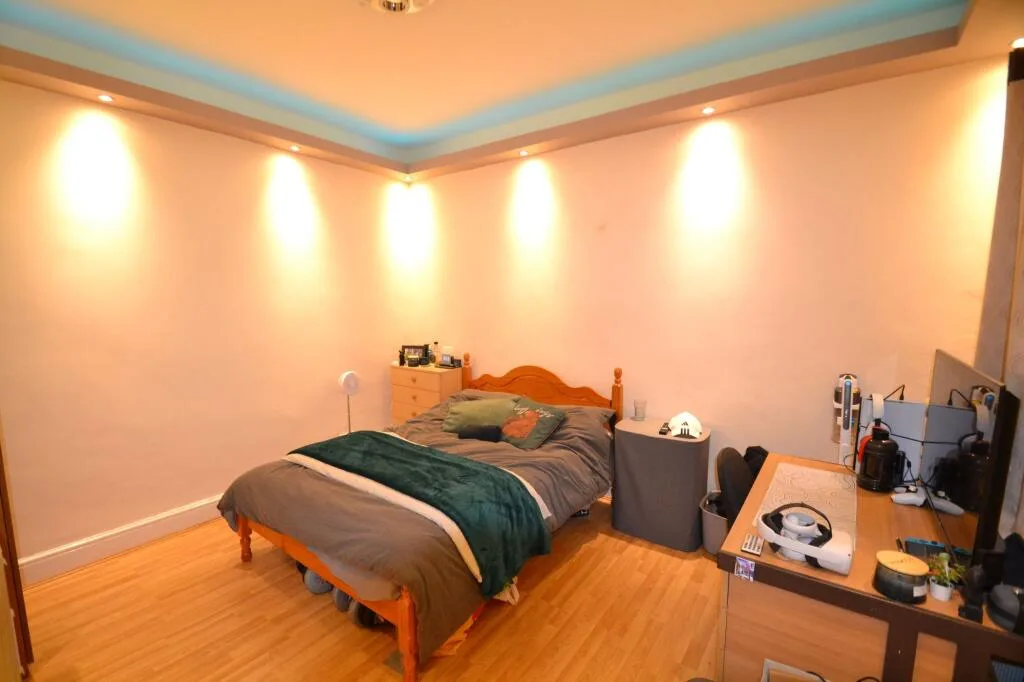 1 bedroom house share for rent