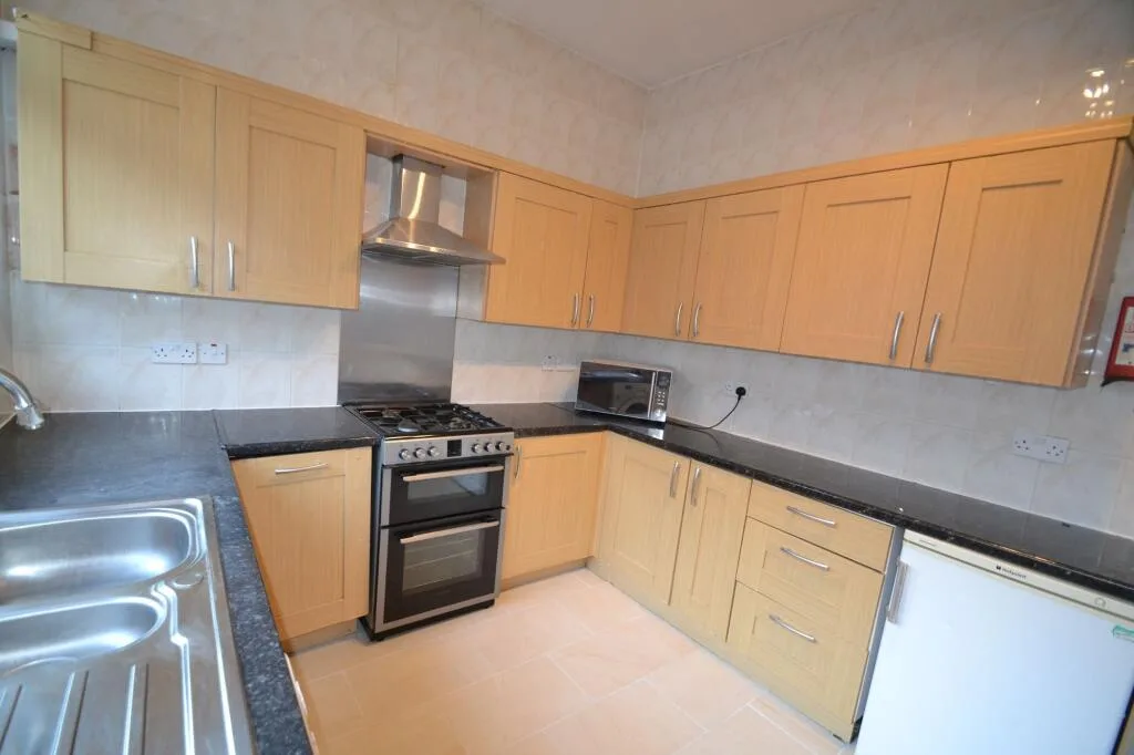 1 bedroom house share for rent