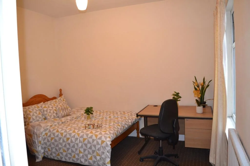 1 bedroom house share for rent