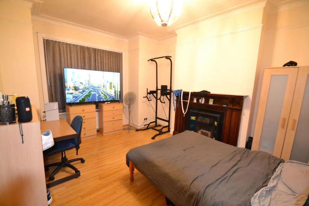 1 bedroom house share for rent