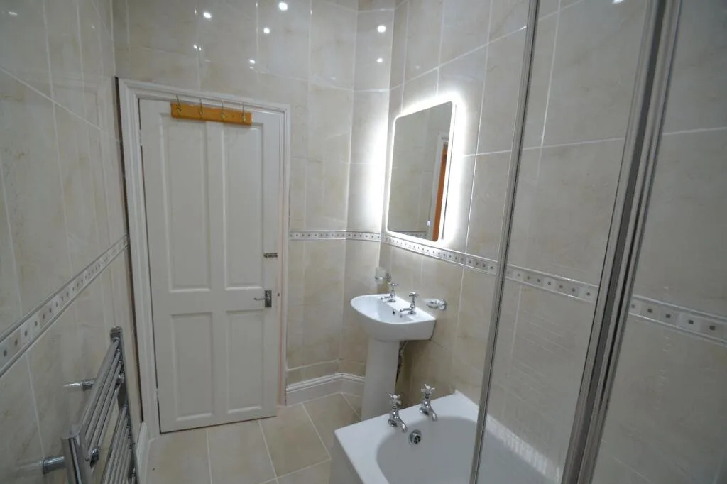 1 bedroom house share for rent