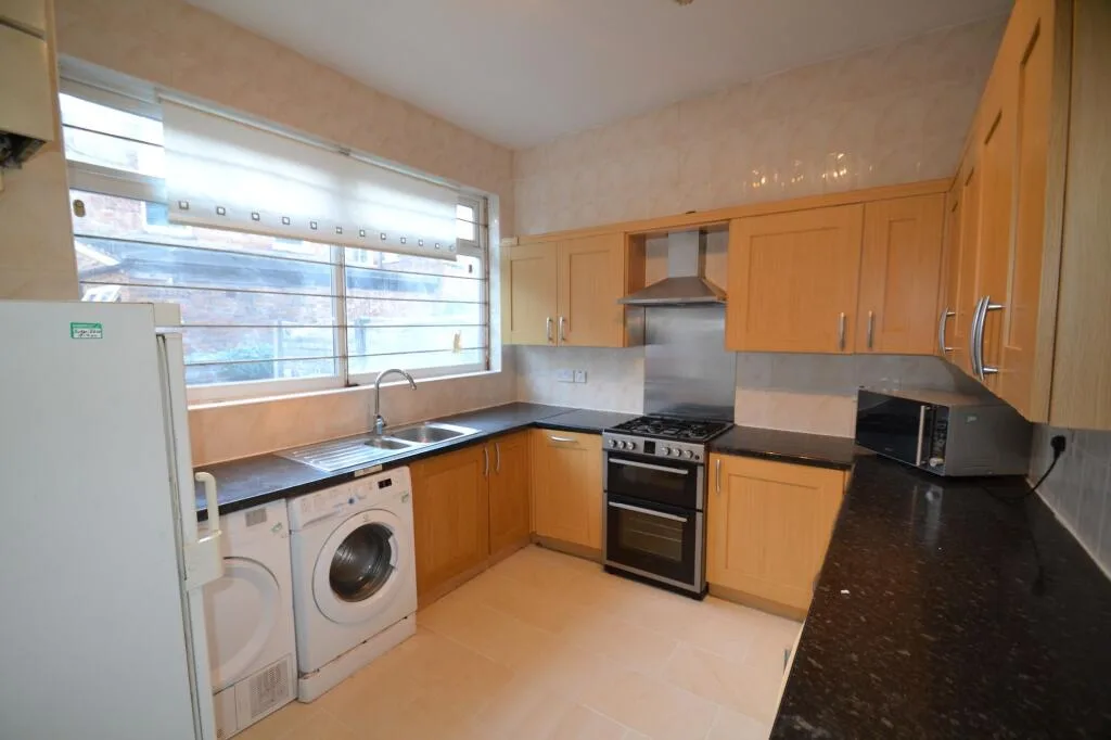 1 bedroom house share for rent