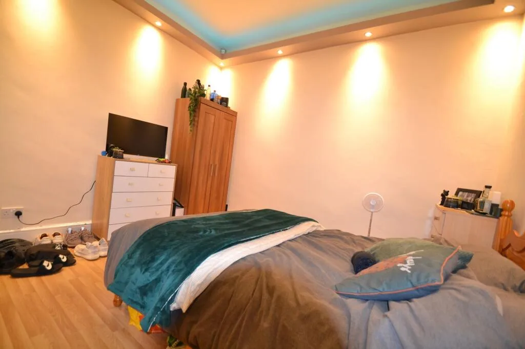 1 bedroom house share for rent