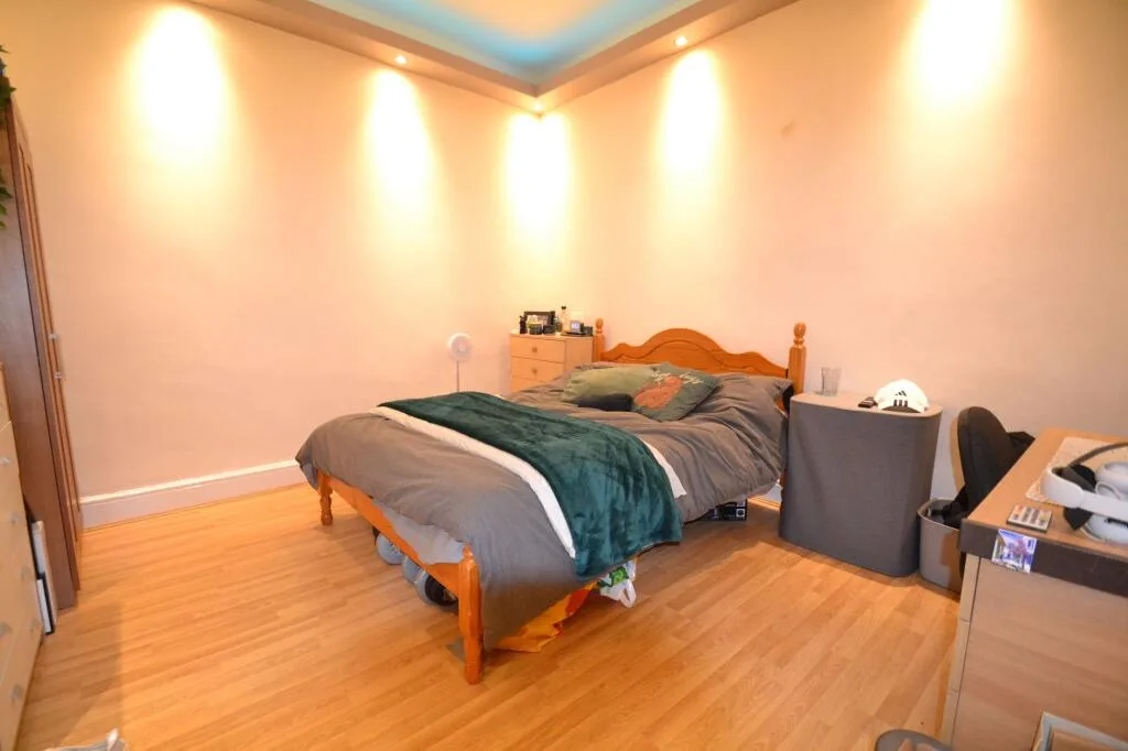 1 bedroom house share for rent