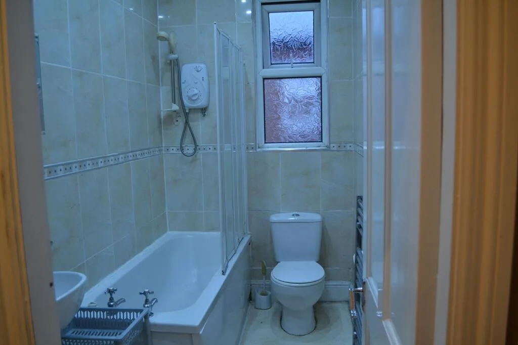 1 bedroom house share for rent