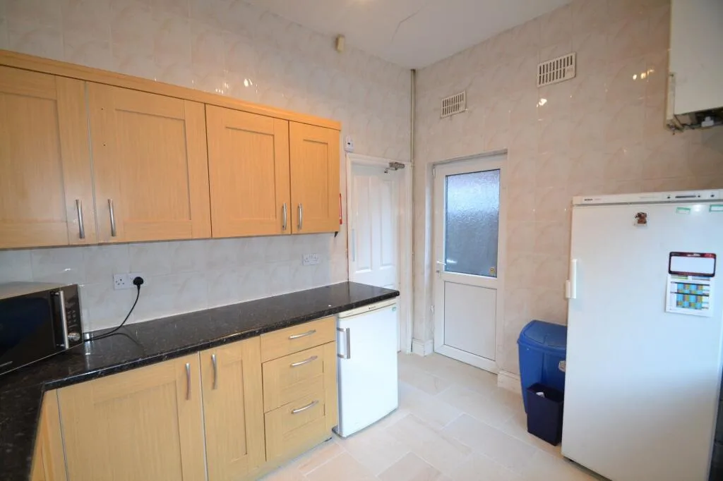 1 bedroom house share for rent