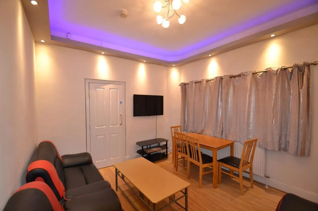 1 bedroom house share for rent