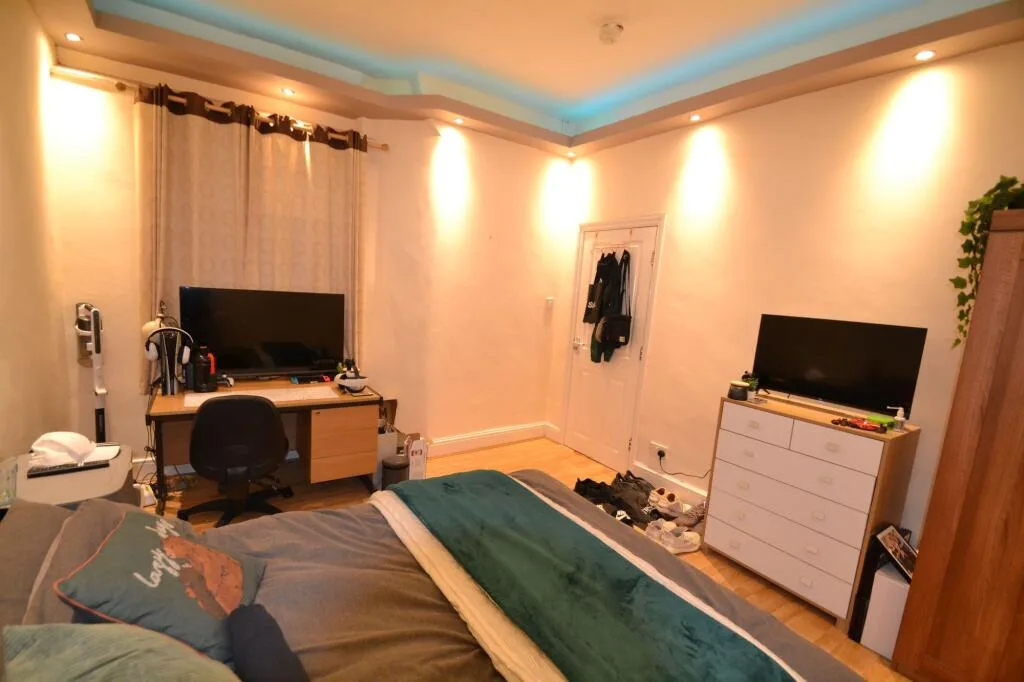 1 bedroom house share for rent