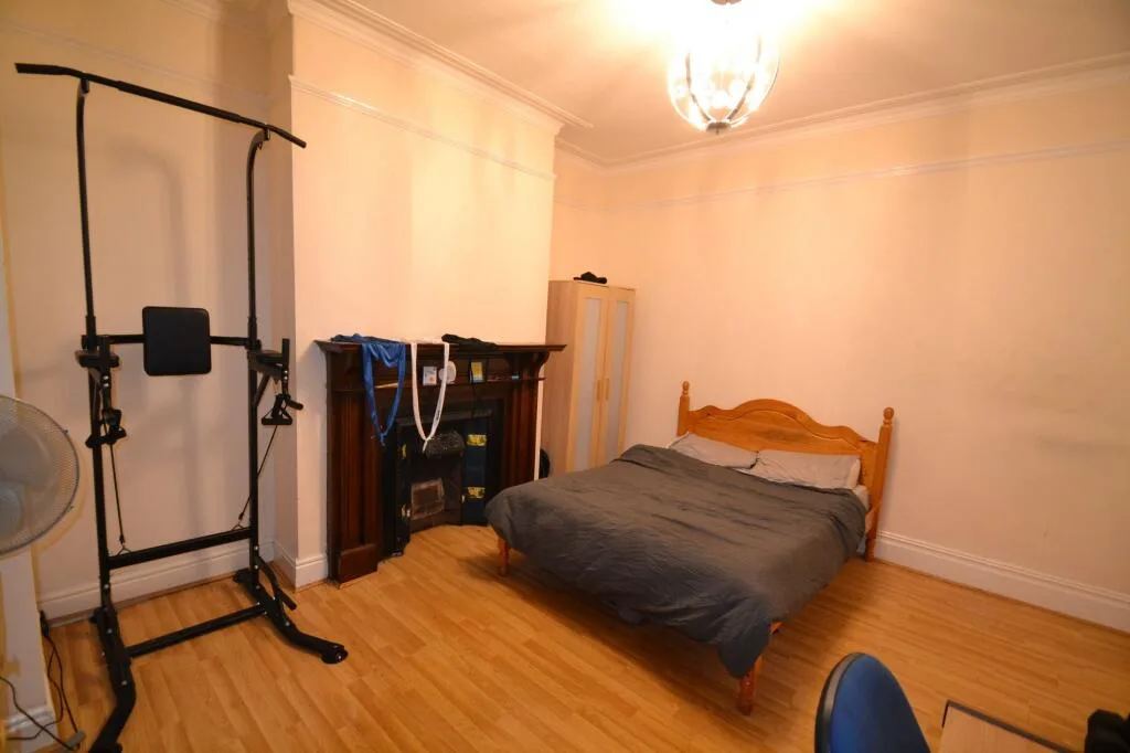 1 bedroom house share for rent