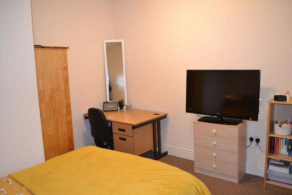 1 bedroom house share for rent
