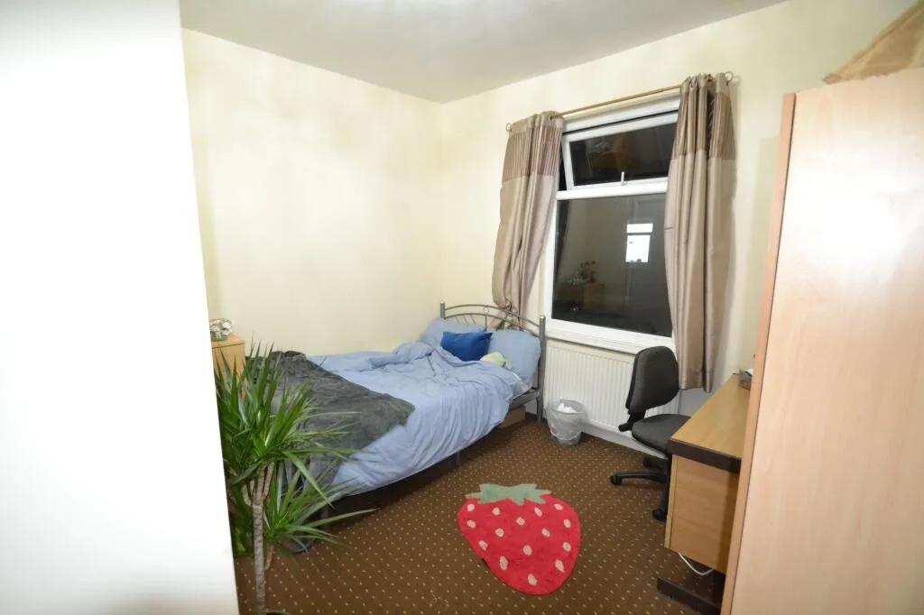 1 bedroom house share for rent