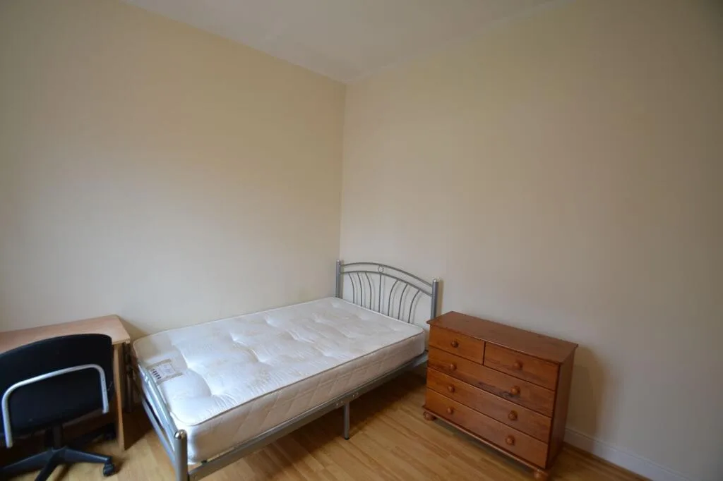 1 bedroom house share for rent