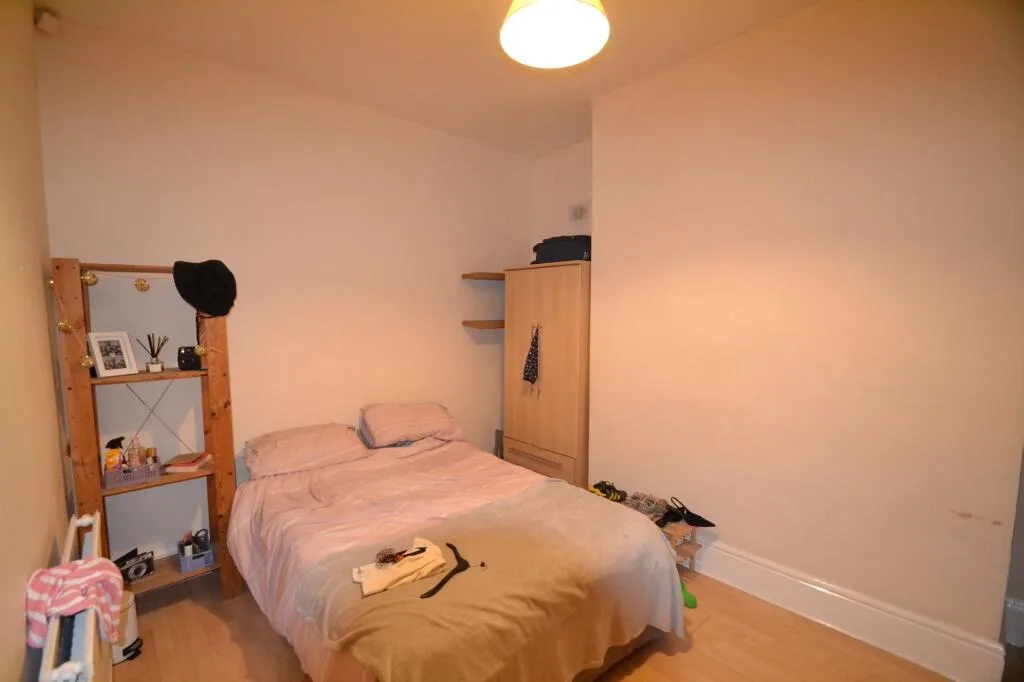 1 bedroom house share for rent