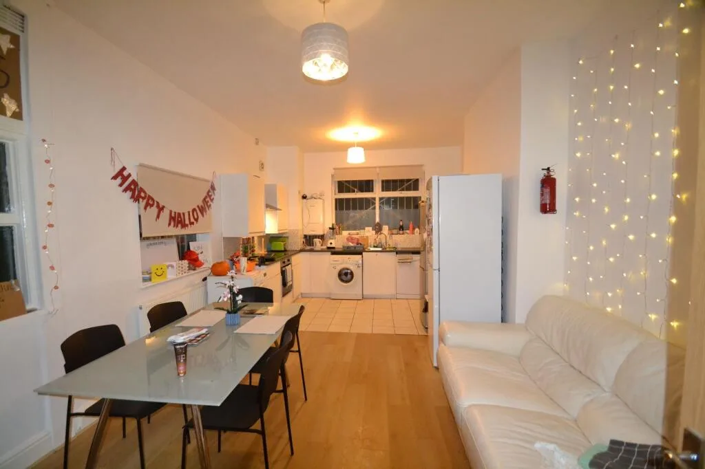 1 bedroom house share for rent