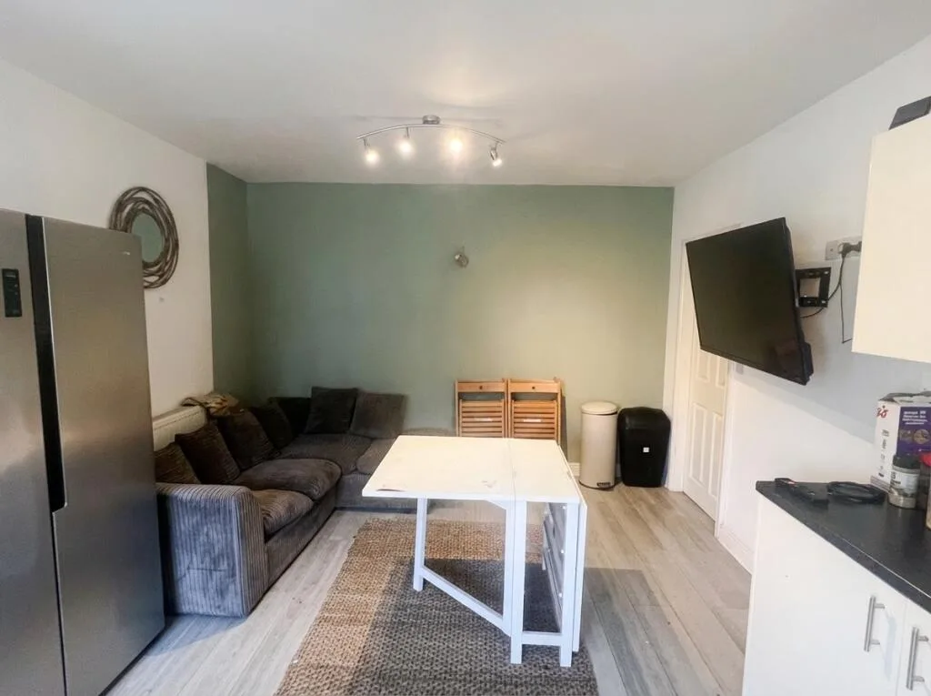 1 bedroom house share for rent