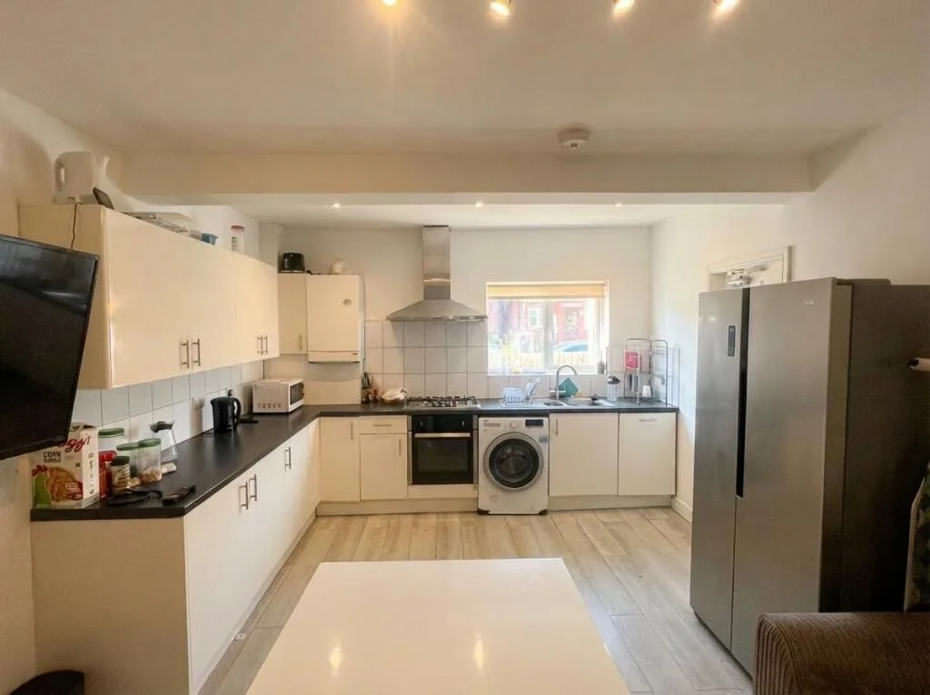 6 bedroom house for rent