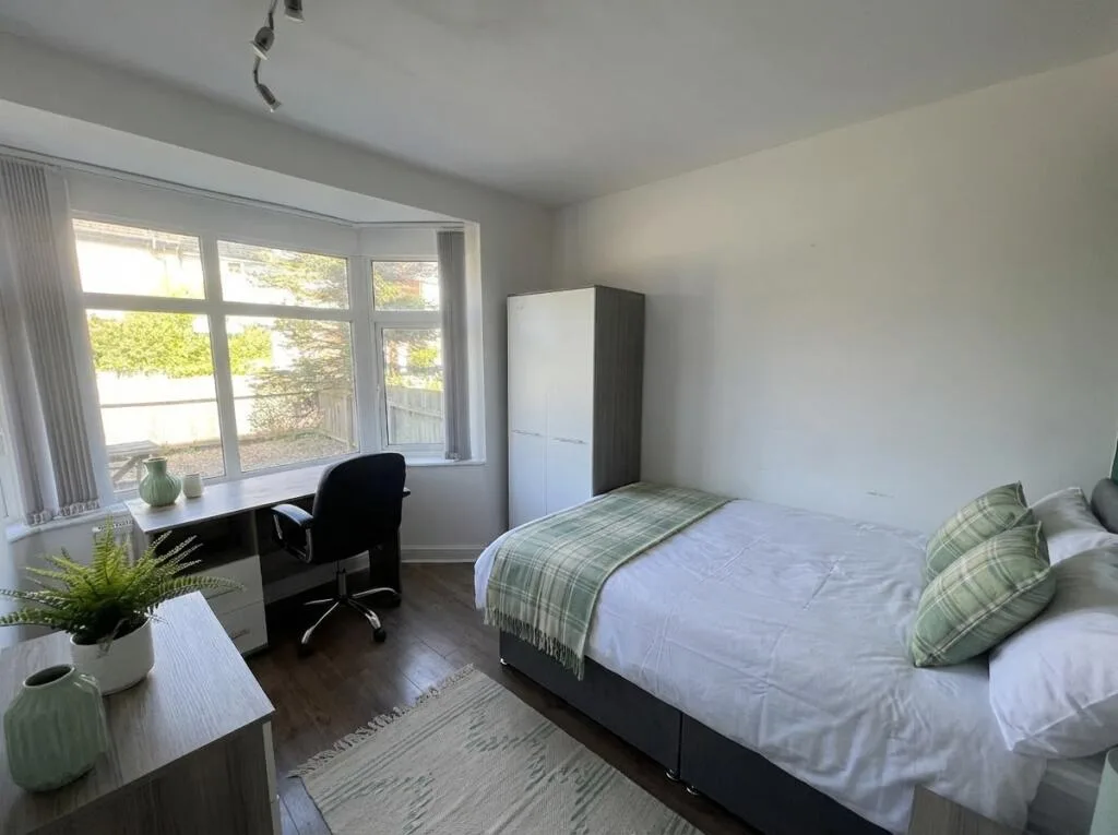 6 bedroom house for rent