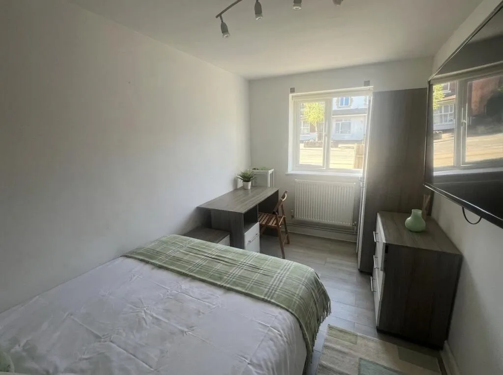 6 bedroom house for rent