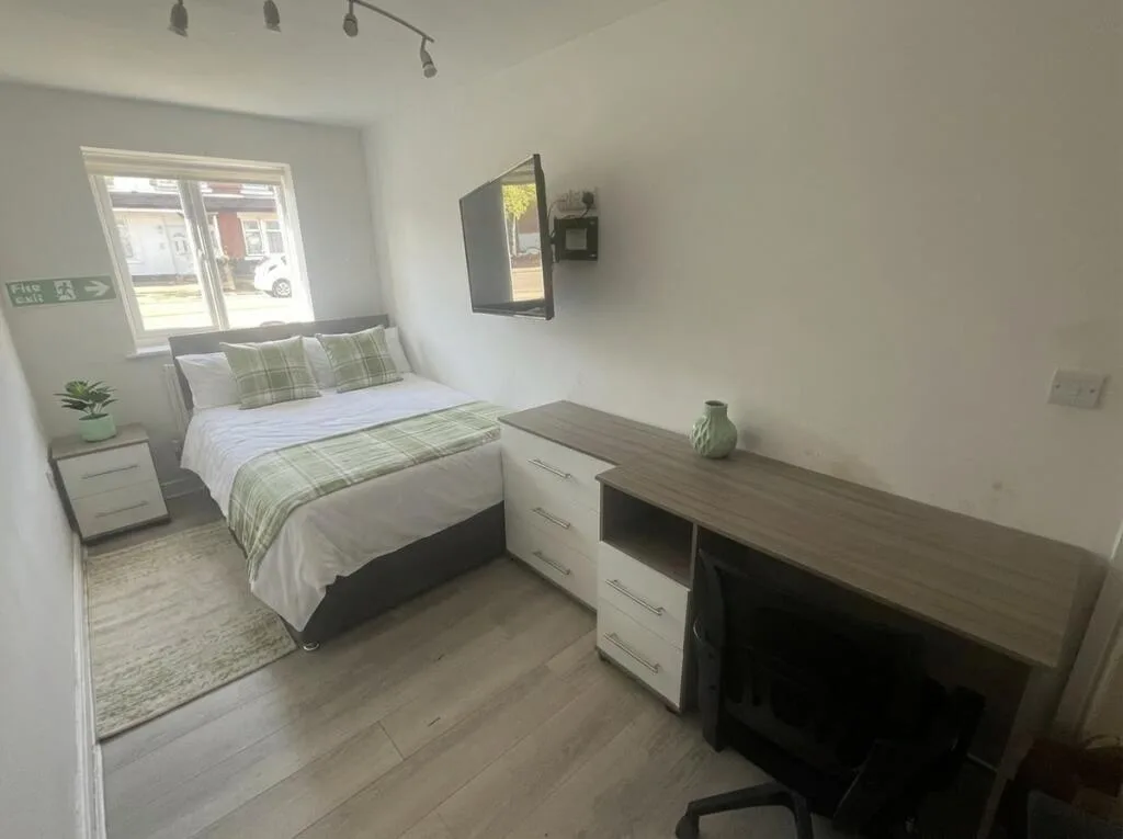 6 bedroom house for rent