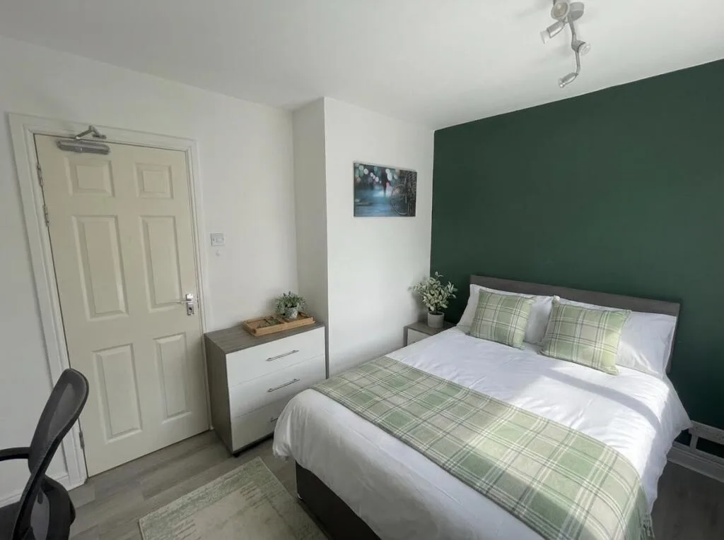 6 bedroom house for rent