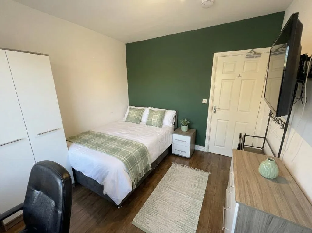 6 bedroom house for rent