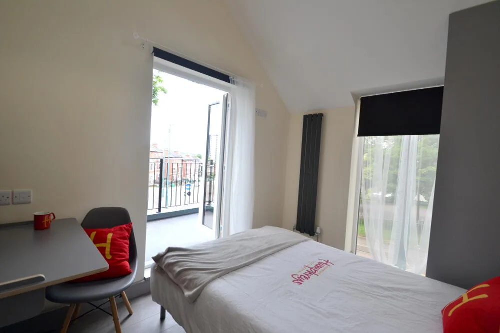 6 bedroom flat for rent