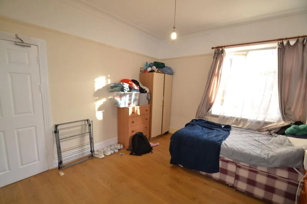 1 bedroom house share for rent
